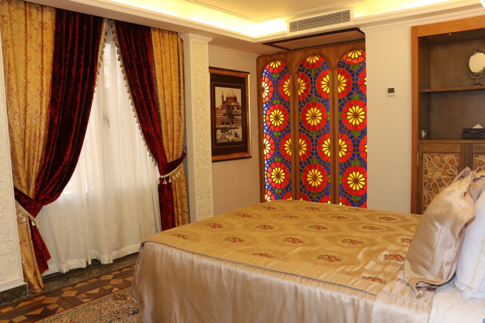 رزرو اتاق قاجاری هتل قصر طلایی مشهد