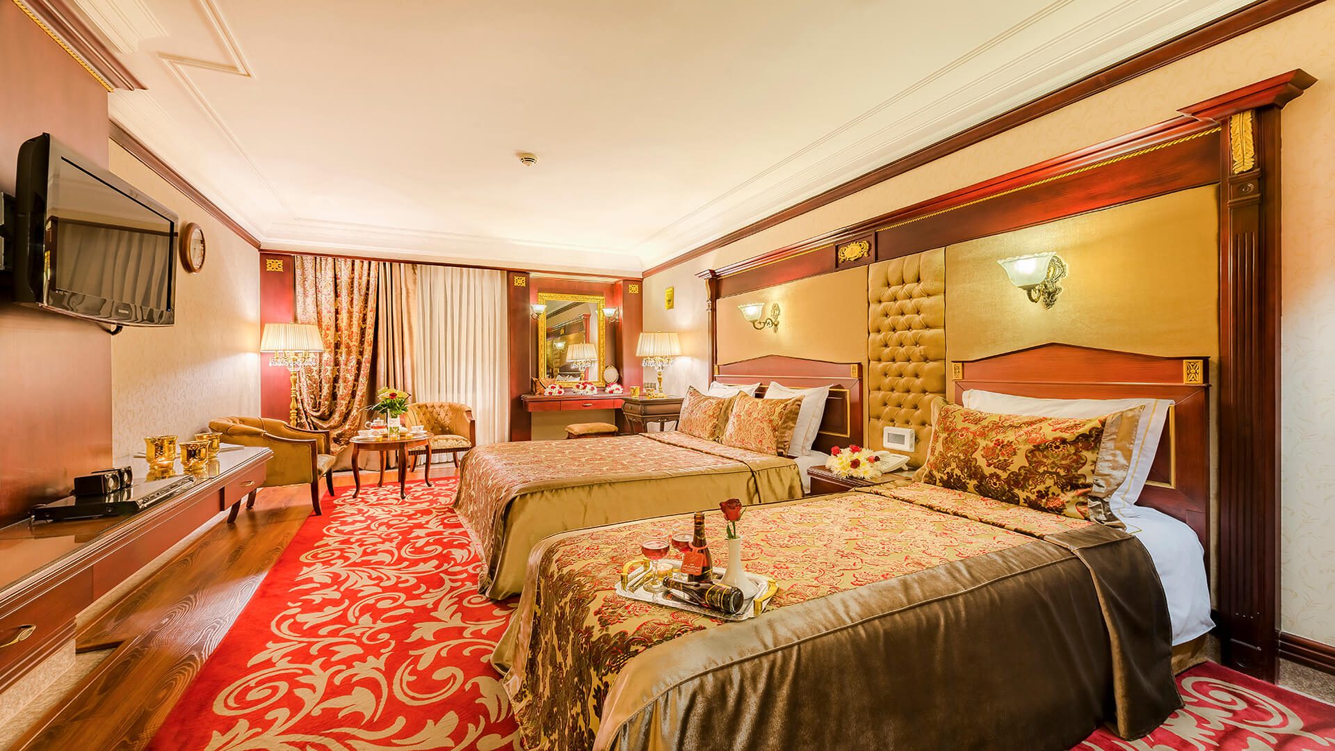 دبل پاناروما تراس‌دار هتل قصر طلایی