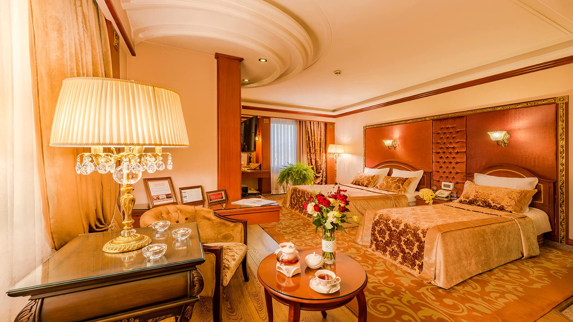دبل پاناروما تراس‌دار هتل قصر طلایی